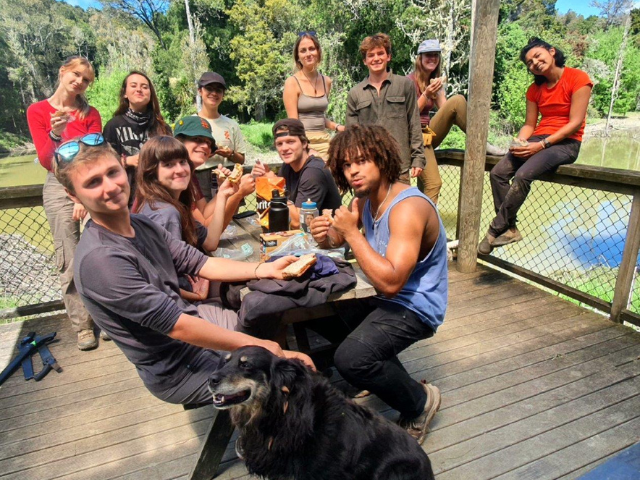 students eating together bench